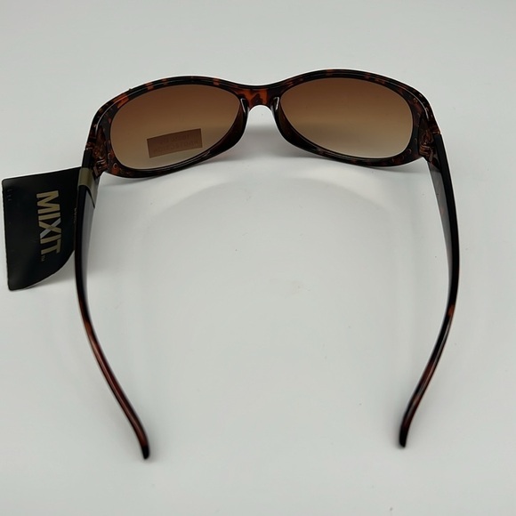 MIXIT Luxe Animal Print Single Bridge Sunglasses with‎ Rhinestone Temple Accents - Picture 4 of 6
